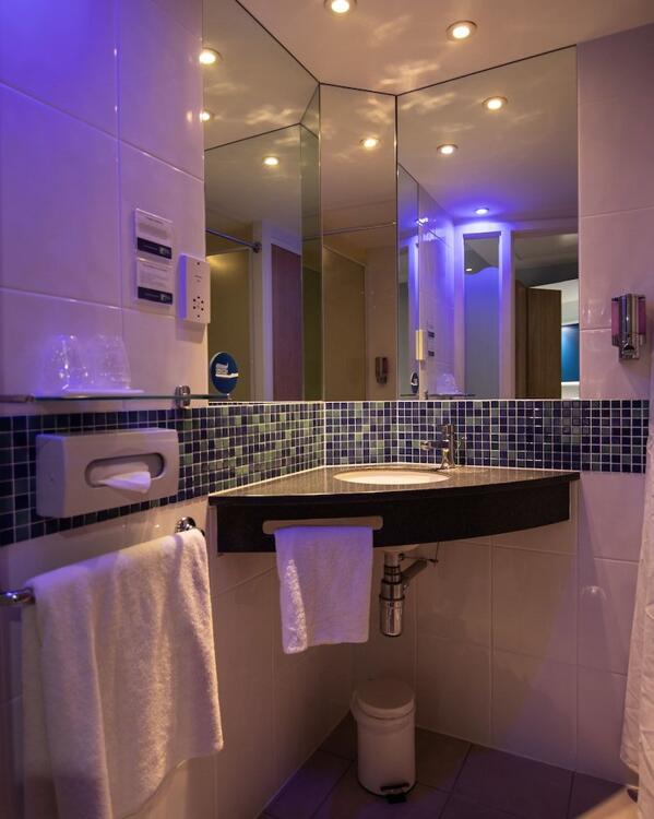 Foto del baño de Holiday Inn Express London Stansted Airport, an IHG Hotel