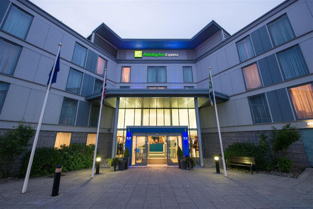 Foto del exterior de Holiday Inn Express London Stansted Airport, an IHG Hotel