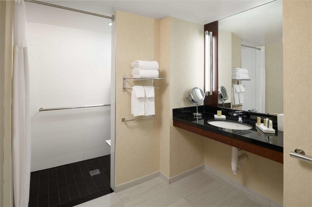 Foto del baño de Hotel Hilton Charlotte Uptown