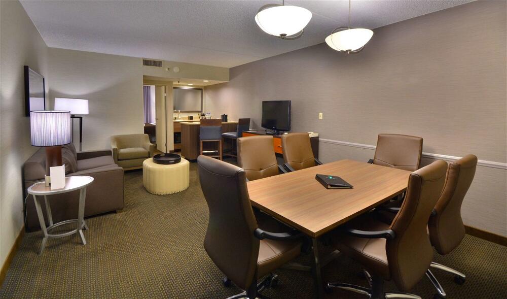 Foto de una habitación de Hotel Embassy Suites by Hilton Denver Central Park