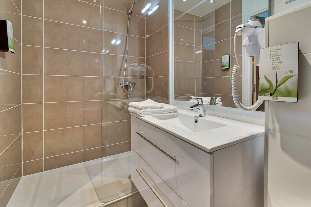 Foto del baño de B&amp;amp;B Hotel Saint-Jean-de-Luz