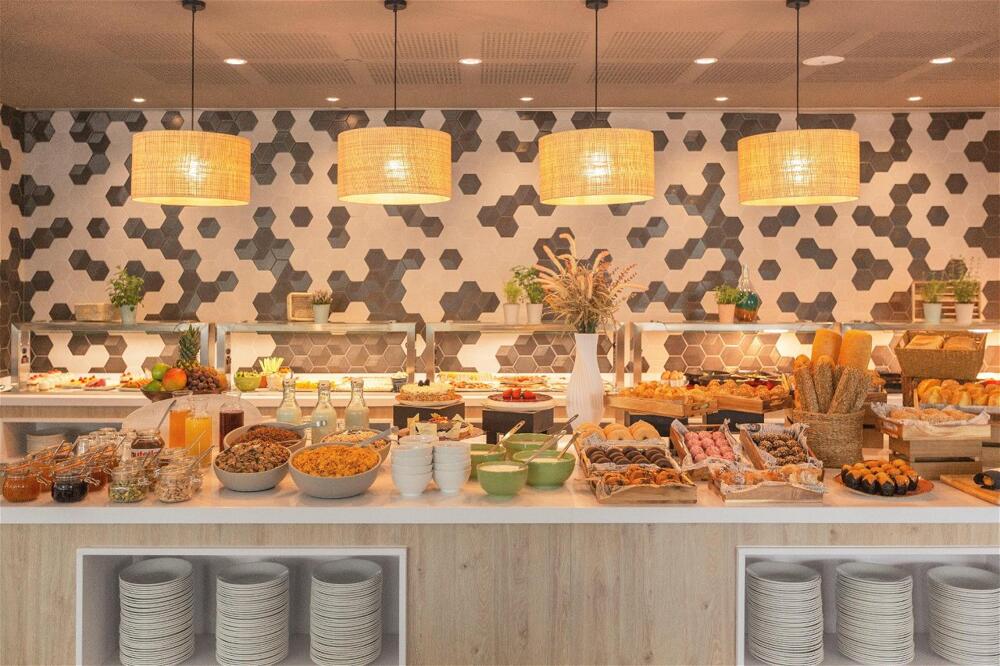 Foto general de Holiday Inn Barcelona - Sant Cugat, an IHG Hotel