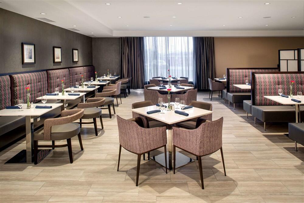 Foto de restauración de Hotel DoubleTree By Hilton Halifax Dartmouth