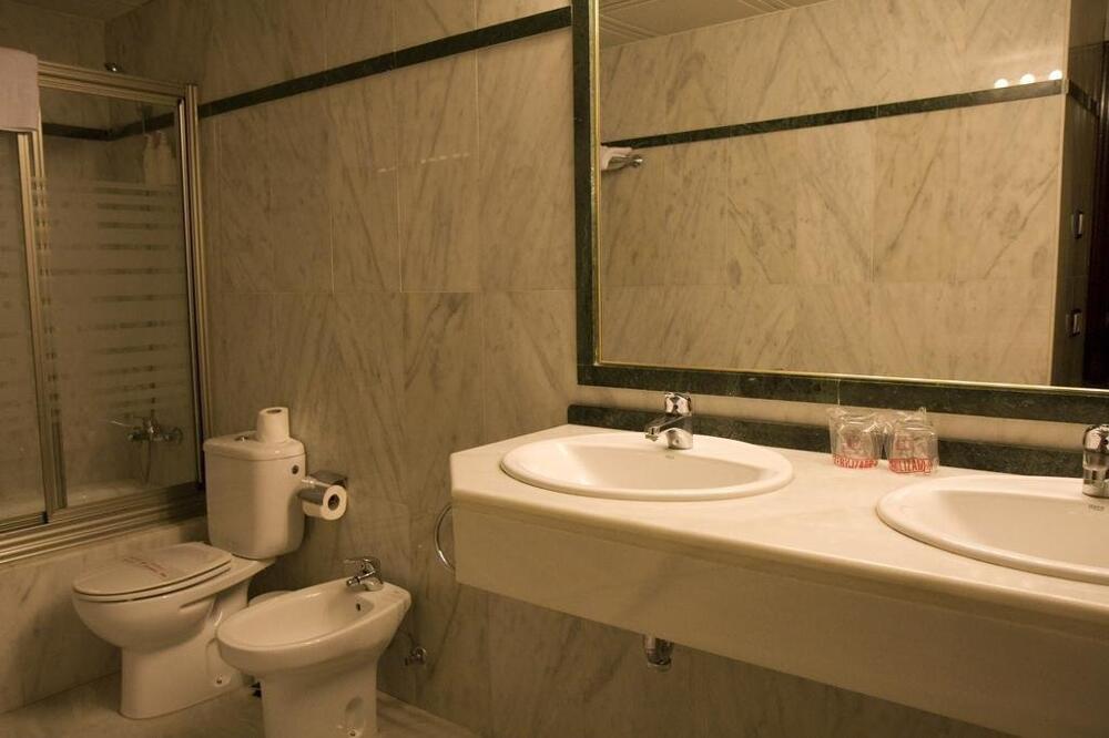 Foto del baño de Hotel Las Acacias