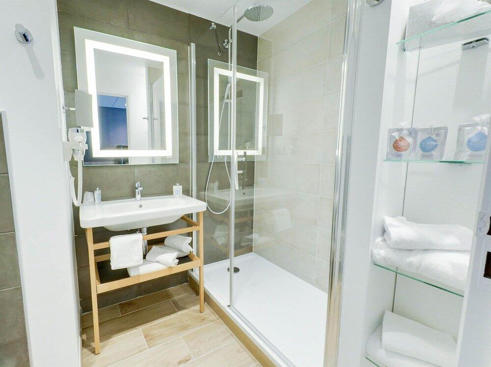 Foto del baño de Hotel Golden Tulip Roissy Saint Witz