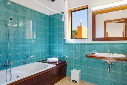 Foto del baño de Villas Menorca Sur by Menorca Vacations
