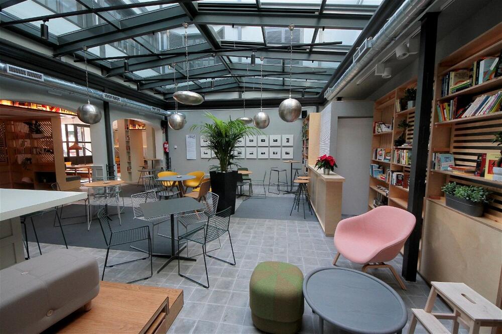 Foto del exterior de Complutum Hostel