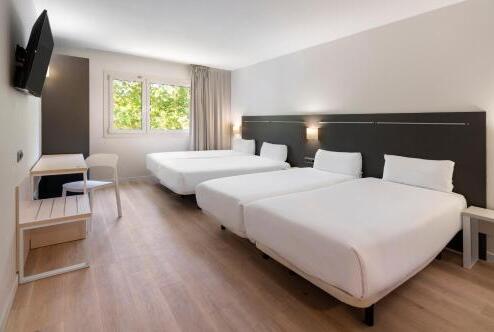 Foto de una habitación de B&amp;amp;B HOTEL Barcelona Rubí
