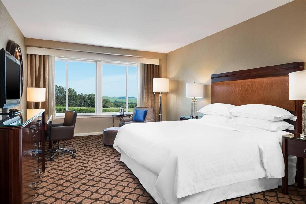 Foto de una habitación de Hotel Sheraton Sonoma Wine Country Petaluma