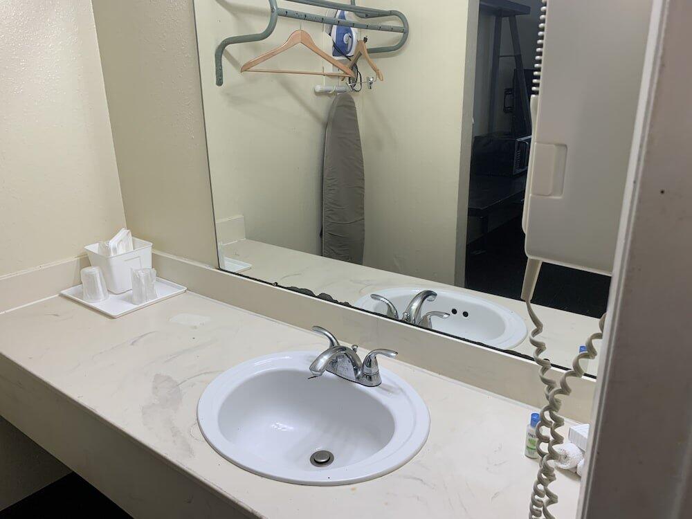 Foto del baño de Hotel Americas Best Value Inn &amp;amp; Suites Melbourne