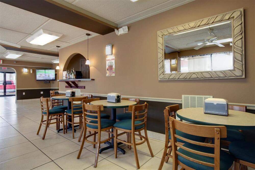 Foto de restauración de Hotel Americas Best Value Inn &amp;amp; Suites Melbourne