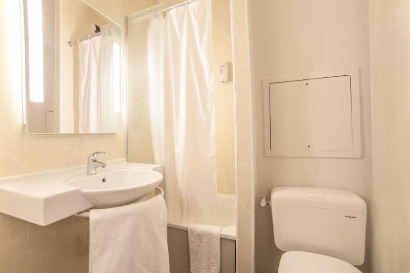 Foto del baño de B&amp;amp;B Hôtel Paris Malakoff Parc des Expositions