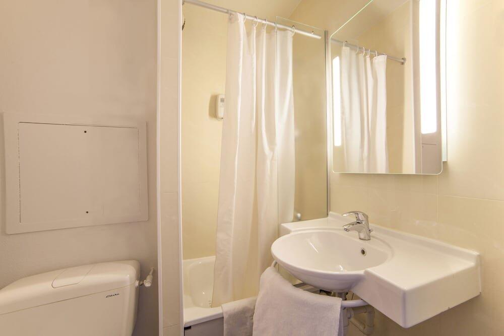 Foto del baño de B&amp;amp;B Hôtel Paris Malakoff Parc des Expositions
