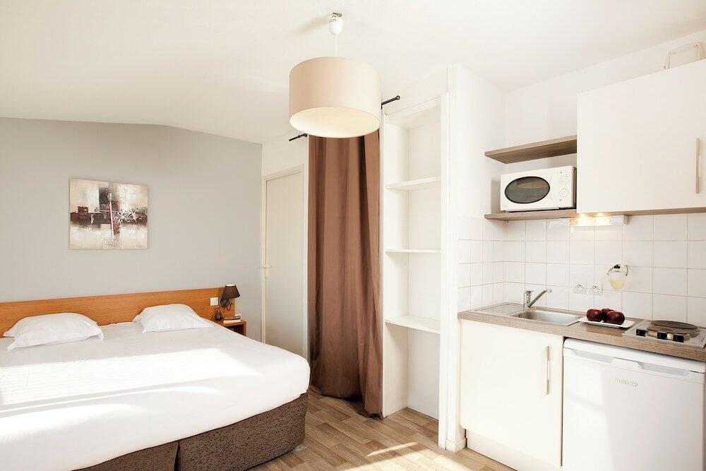 Foto de una habitación de Aparthotel Séjours &amp;amp; Affaires Tours Léonard De Vinci