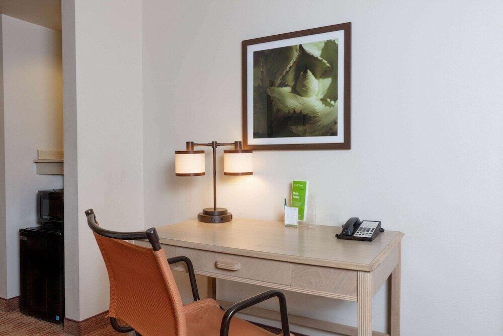 Foto de una habitación de Hotel La Quinta by Wyndham Garden City