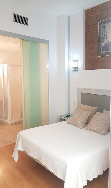 Foto de una habitación de Hotel y Apartamentos Doña Lola