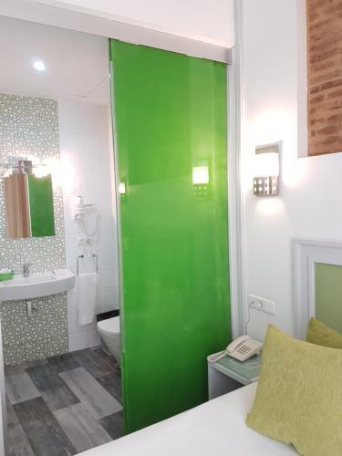Foto del baño de Hotel y Apartamentos Doña Lola