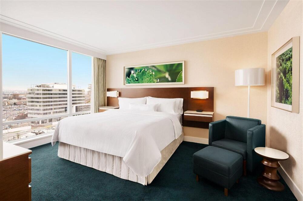 Foto de una habitación de Hotel The Westin Wall Centre, Vancouver Airport