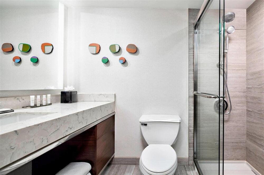 Foto del baño de Hotel New York LaGuardia Airport Marriott