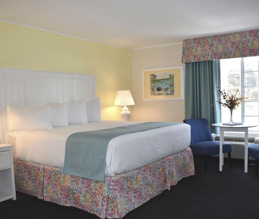 Room – Motel Colonial Inn Harbor Springs