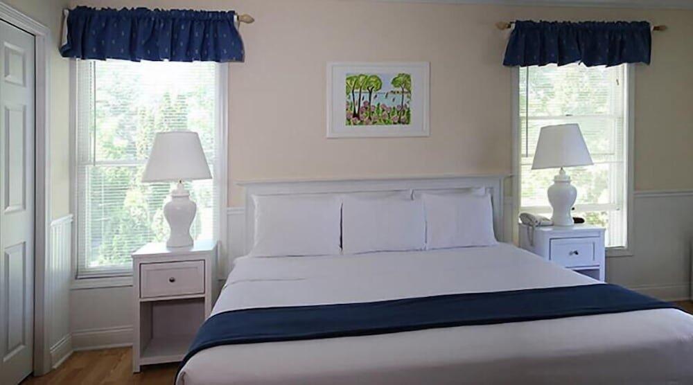 Room – Motel Colonial Inn Harbor Springs