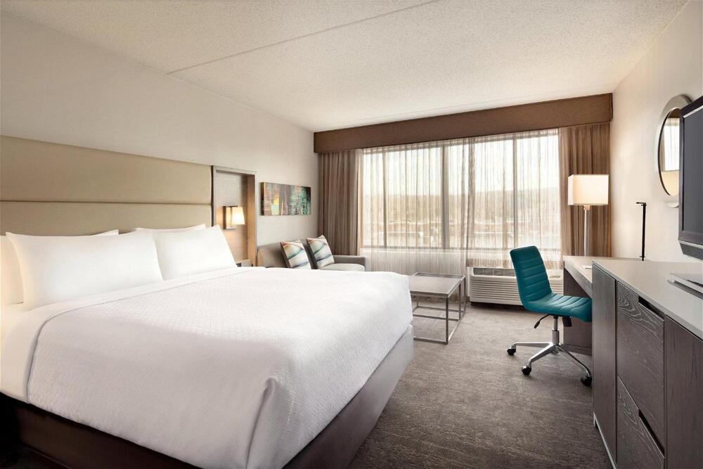Foto de una habitación de Crowne Plaza Englewood, an IHG Hotel