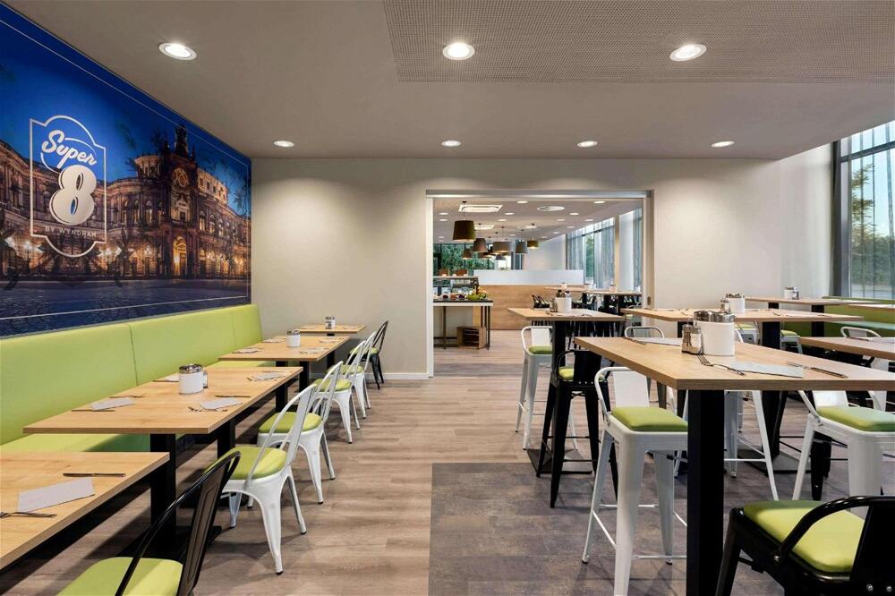 Foto de los servicios de Hotel Super 8 by Wyndham Dresden