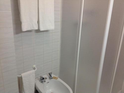 Foto del baño de Ribeiro Hotel