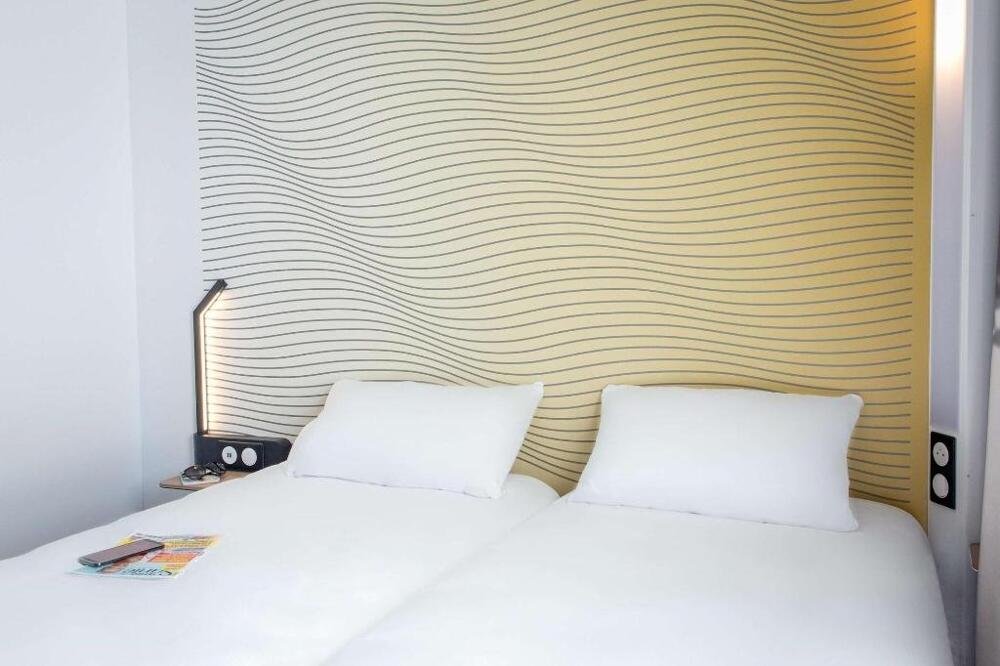 Foto de una habitación de B&amp;amp;B Hotel St Maxime Golfe De St Tropez