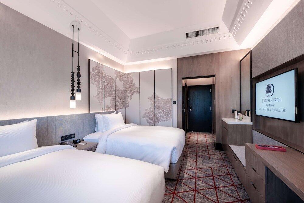 Foto de una habitación de Hotel DoubleTree by Hilton Putrajaya Lakeside