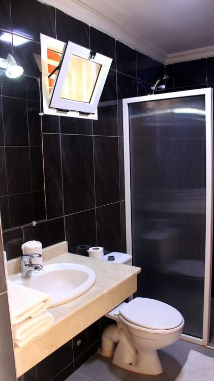 Foto del baño de Hotel Al Bassatine