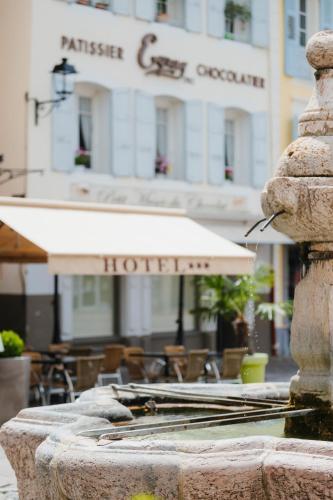 Foto del exterior de Logis - Hotel De La Mairie