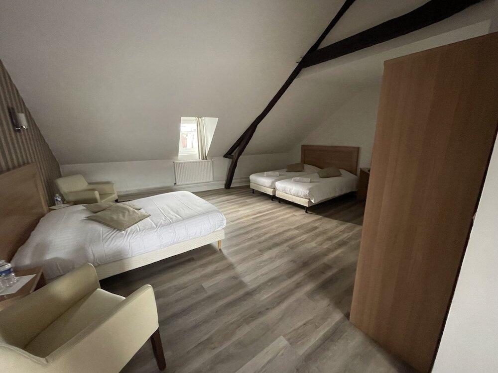 Foto de una habitación de Hôtel Du Commerce