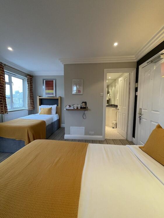 Room – Shandon Hotel