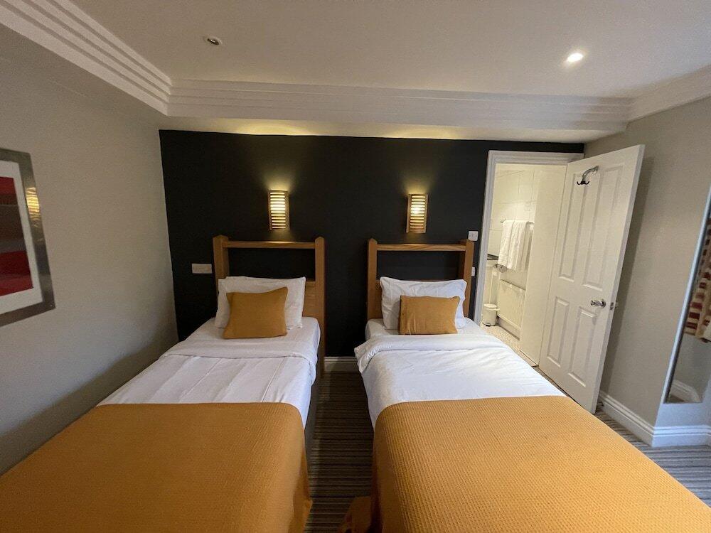 Room – Shandon Hotel