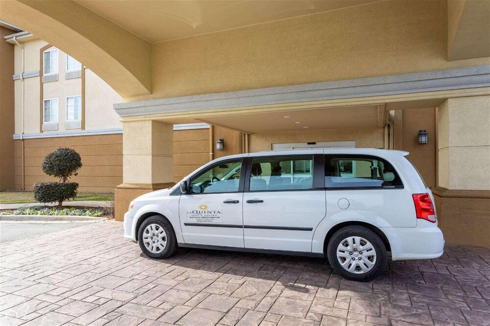 Foto de los servicios de Hotel La Quinta Inn &amp;amp; Suites by Wyndham Huntsville Airport Madison