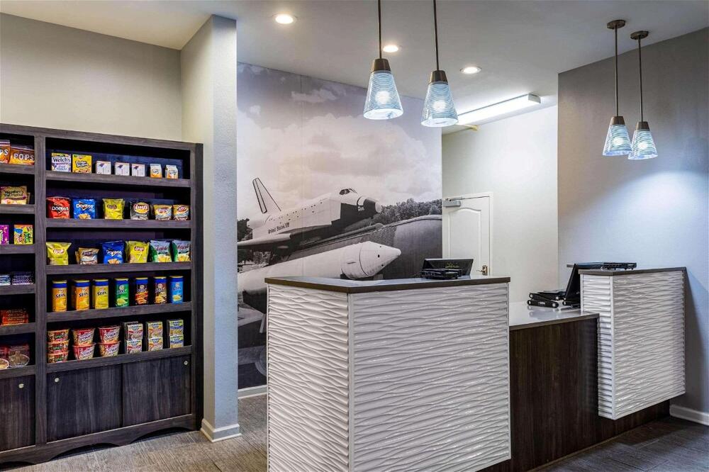 Foto de los servicios de Hotel La Quinta Inn &amp;amp; Suites by Wyndham Huntsville Airport Madison