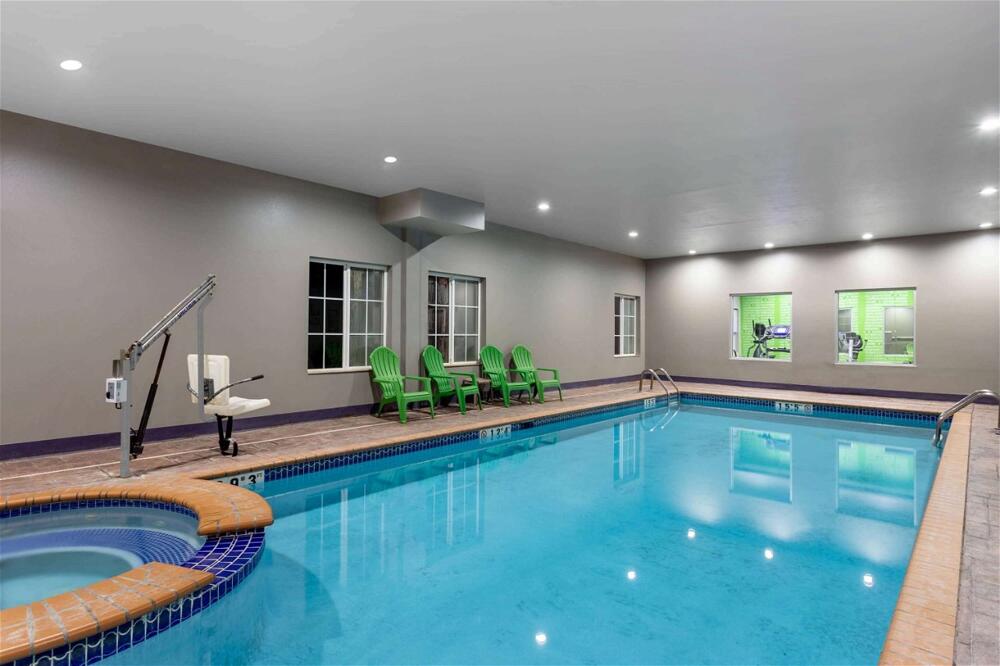 Foto de los servicios de Hotel La Quinta Inn &amp;amp; Suites by Wyndham Huntsville Airport Madison