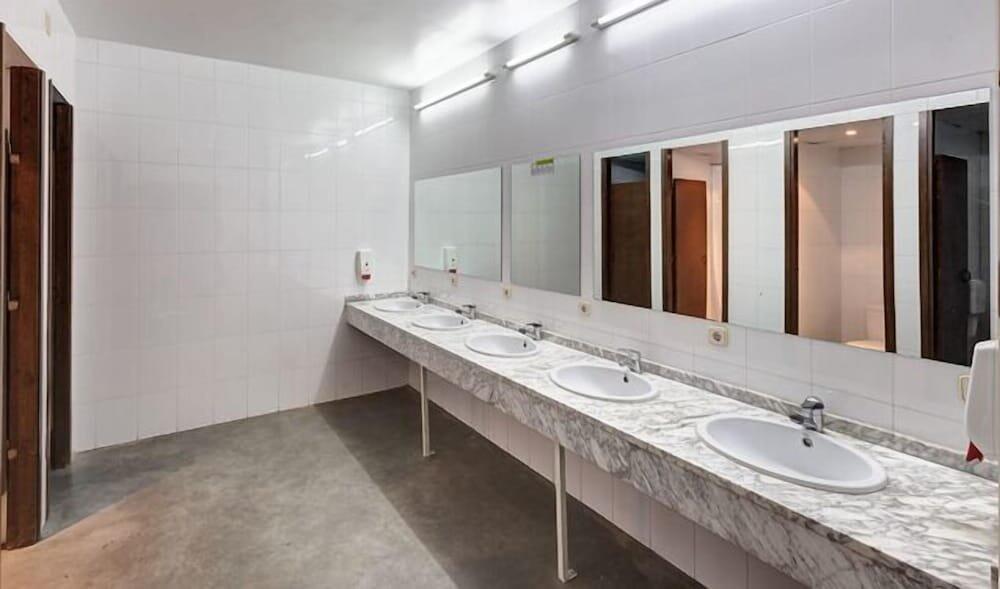 Foto del baño de Alberg Les Estades