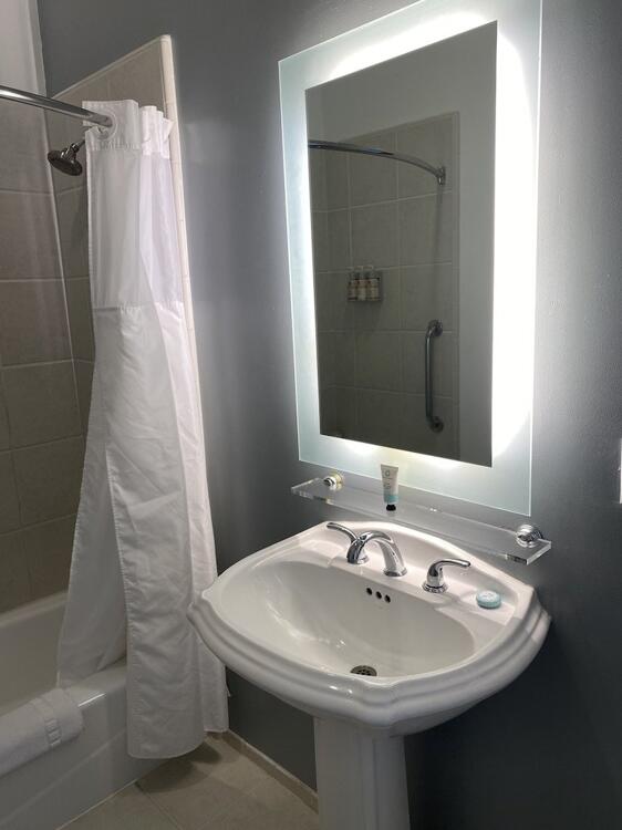 Foto del baño de Hotel Elm House Inn