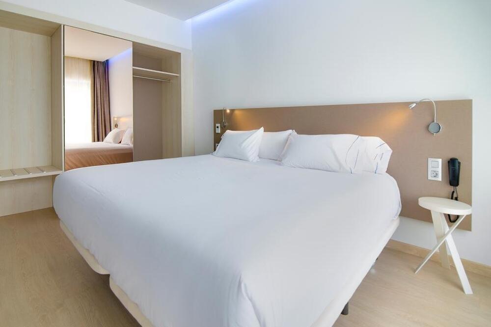 Foto de una habitación de B&amp;amp;B Hotel Donostia