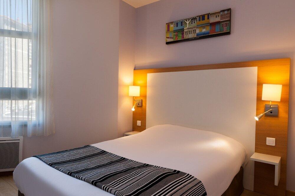 Foto de una habitación de The Originals City, Hôtel Continental, Poitiers (Inter-Hotel)