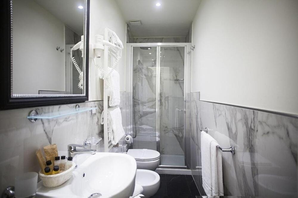 Foto del baño de Hotel Accademia