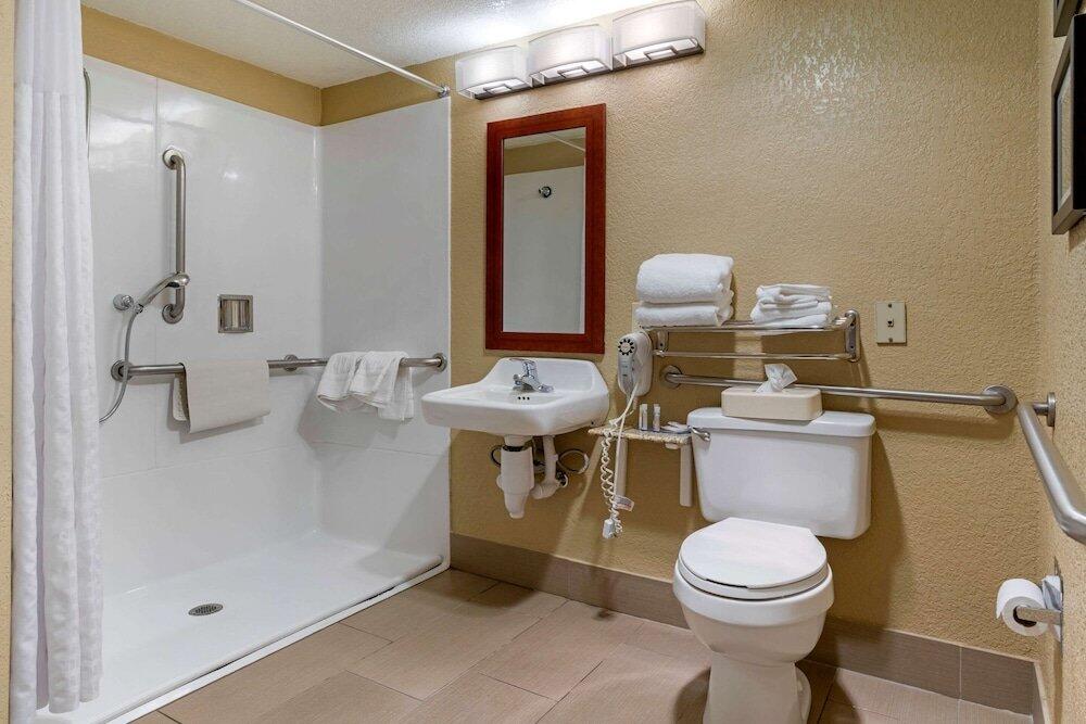 Foto del baño de Hotel Comfort Inn Lathrop Stockton Airport