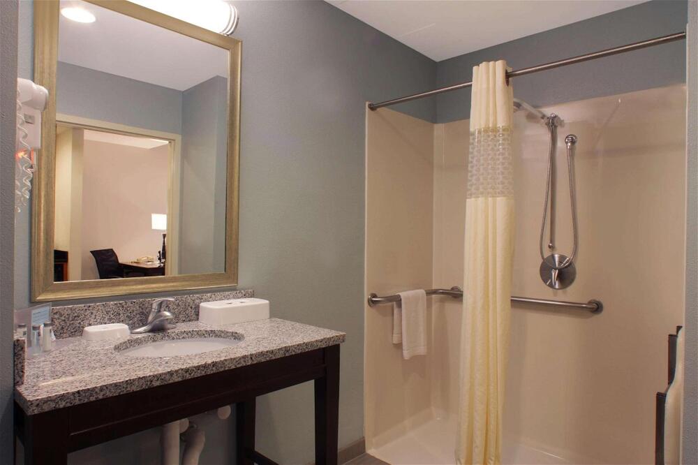 Bathroom – Hotel Hampton Inn &amp;amp; Suites Port St. Lucie West