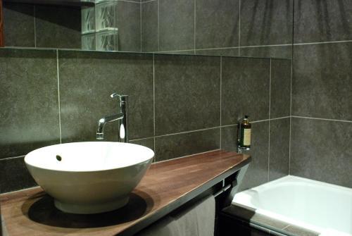 Foto del baño de Hôtel Nîmotel