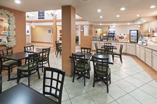 Foto de los servicios de Hotel Ramada by Wyndham Santa Fe