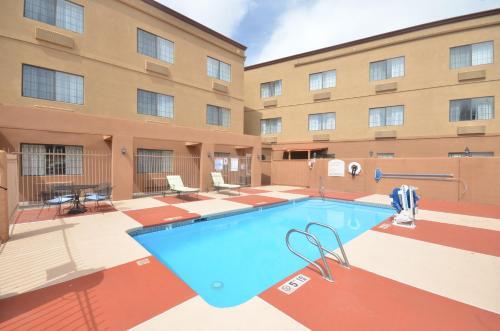 Foto de los servicios de Hotel Ramada by Wyndham Santa Fe