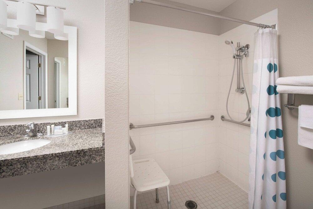Foto del baño de Hotel TownePlace Suites by Marriott Albuquerque Airport