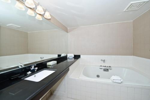Foto del baño de Causeway Bay Hotel